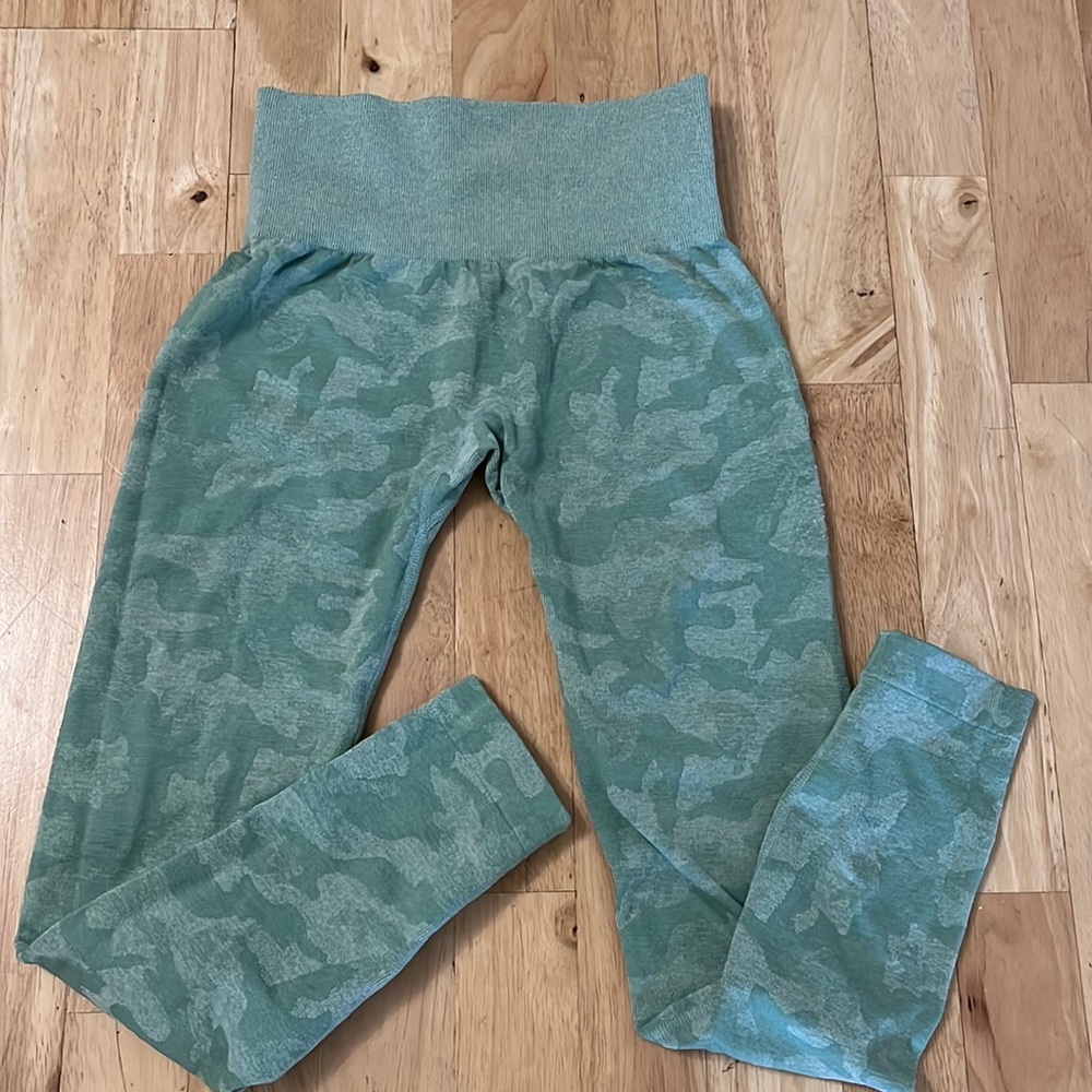 NVGTN camo leggings